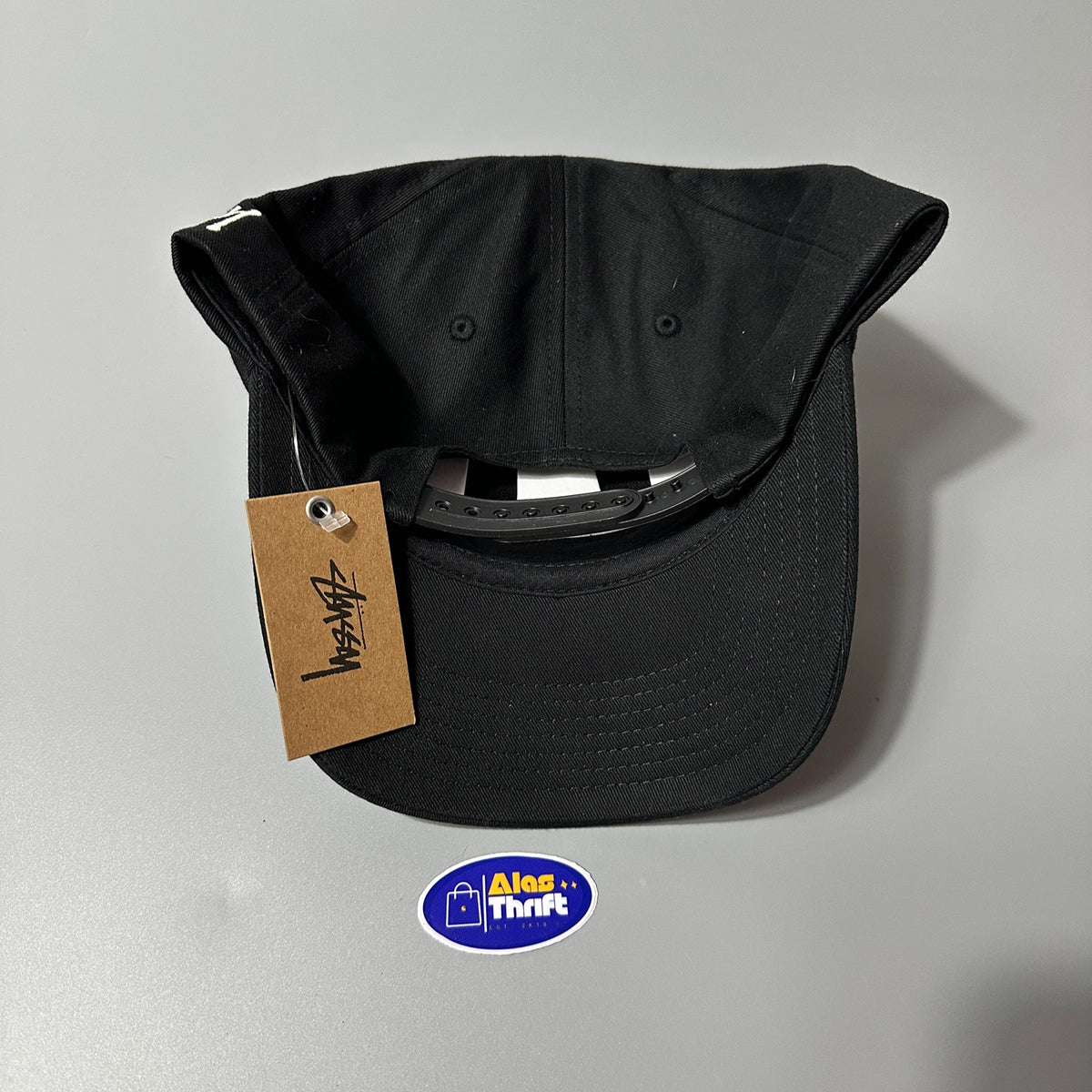 STUSSY CHENILLE GOTHIC S SNAPBACK CAP