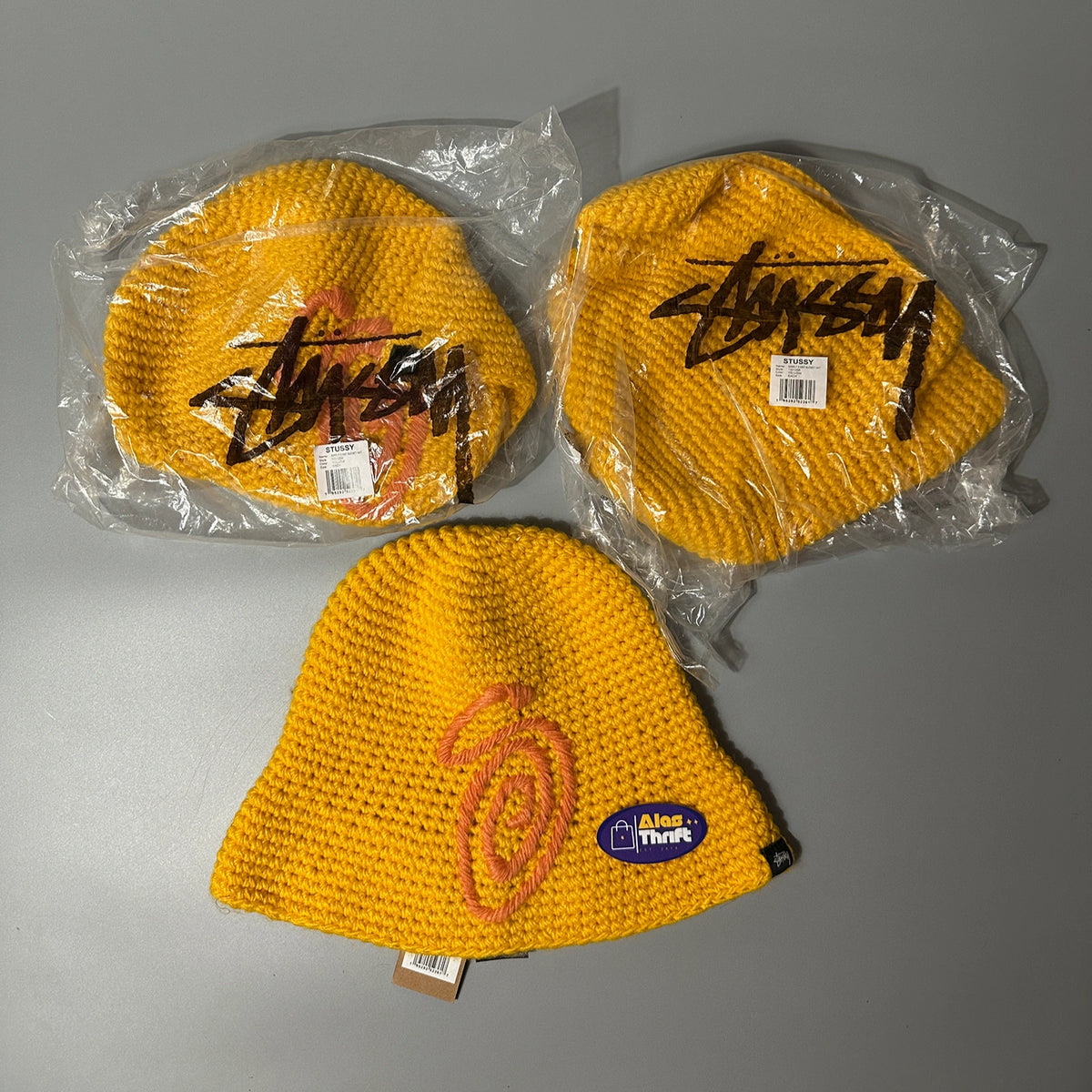 STUSSY SWIRLY S KNIT BUCKET HAT